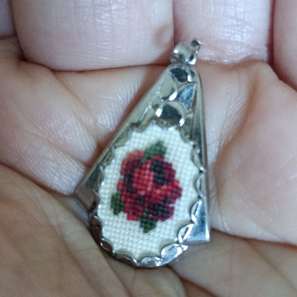 Vintage Stitched Needlepoint Pendant Red Rose - Picture 3 of 3